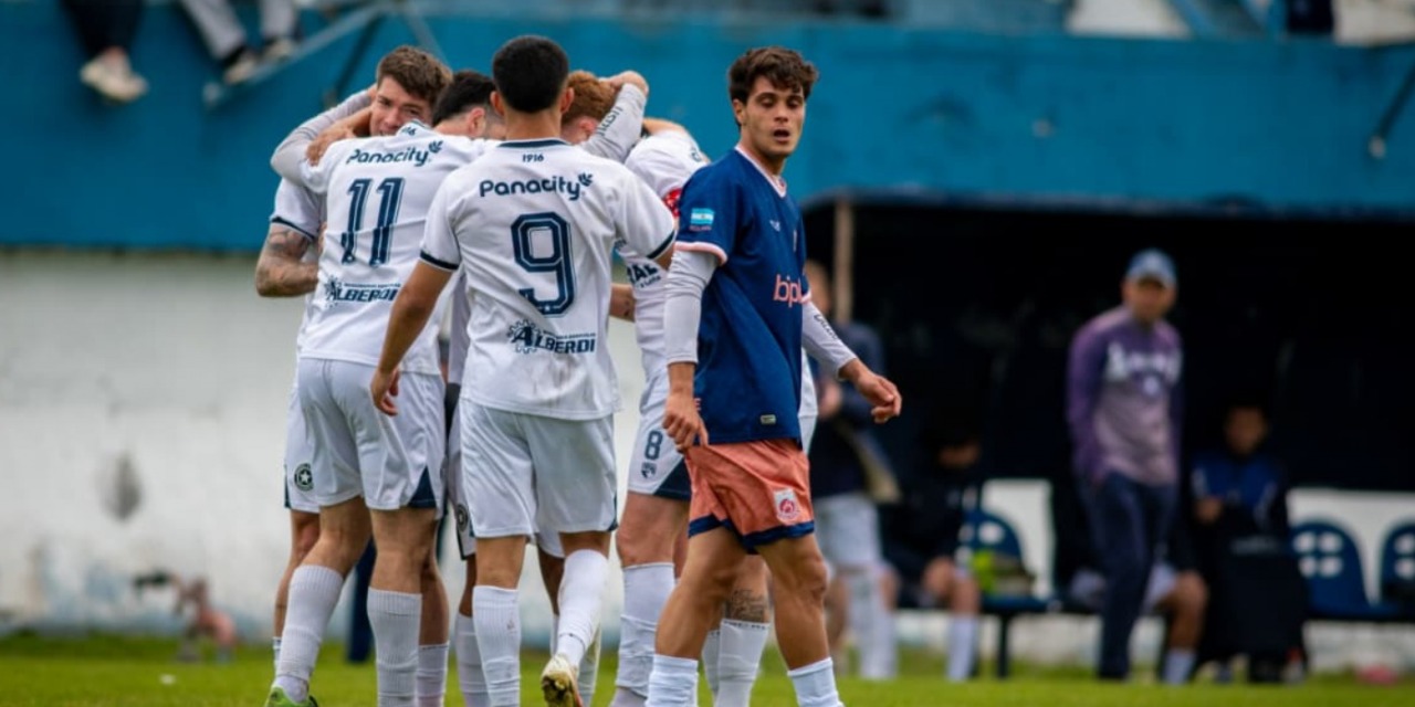 Racing gole�, gan� su grupo y se clasific�